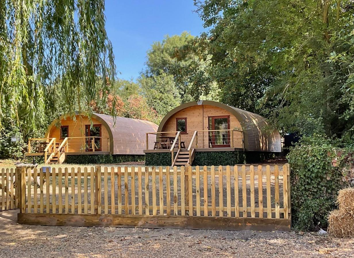 Cosy And Eco-Friendly Cabins Next To 16Th Century Pub Newmarket  Exterior foto