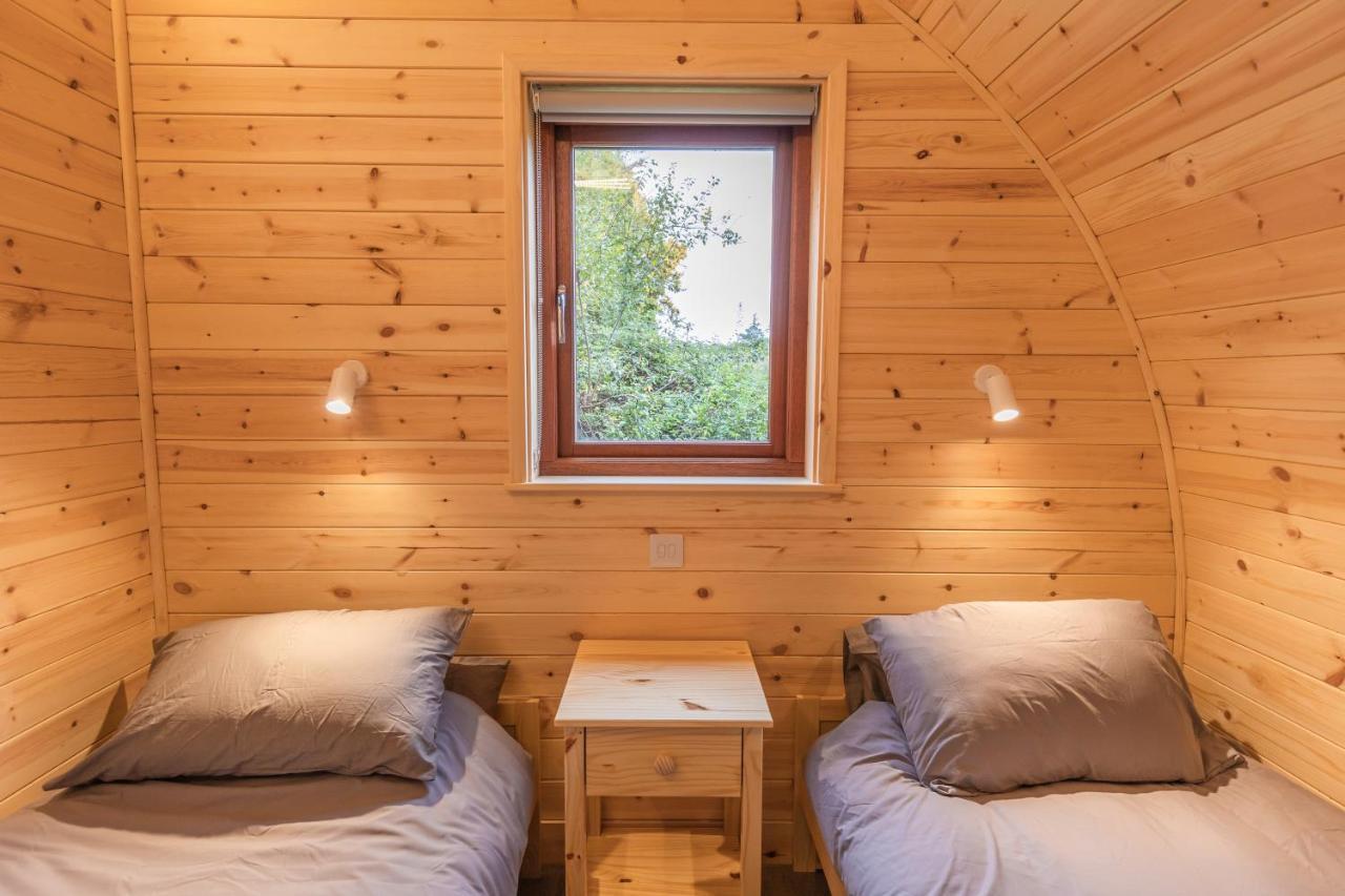Cosy And Eco-Friendly Cabins Next To 16Th Century Pub Newmarket  Exterior foto