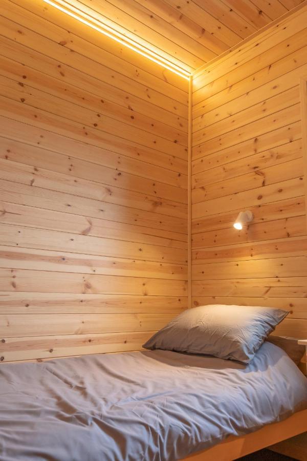 Cosy And Eco-Friendly Cabins Next To 16Th Century Pub Newmarket  Exterior foto