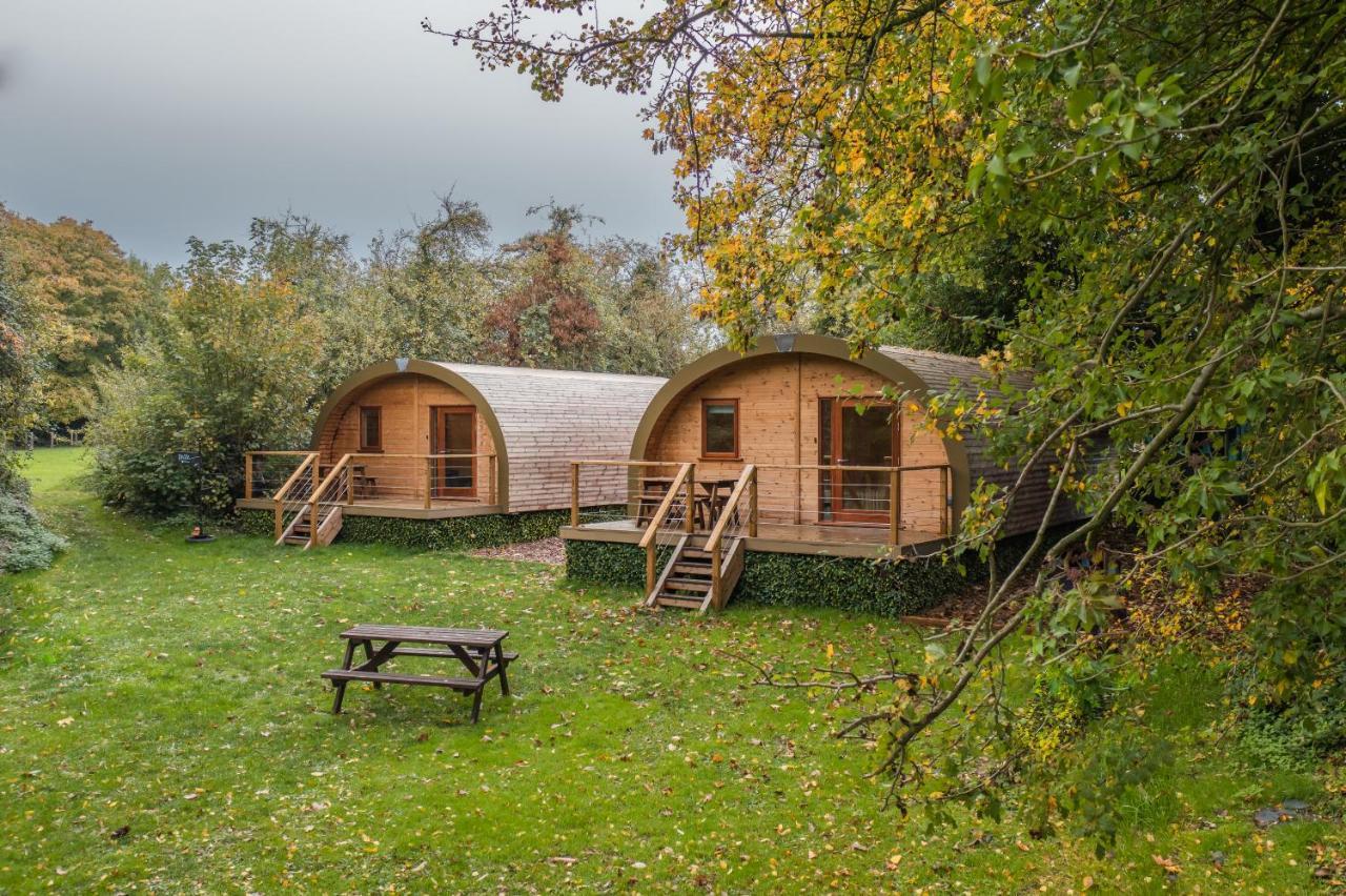 Cosy And Eco-Friendly Cabins Next To 16Th Century Pub Newmarket  Exterior foto