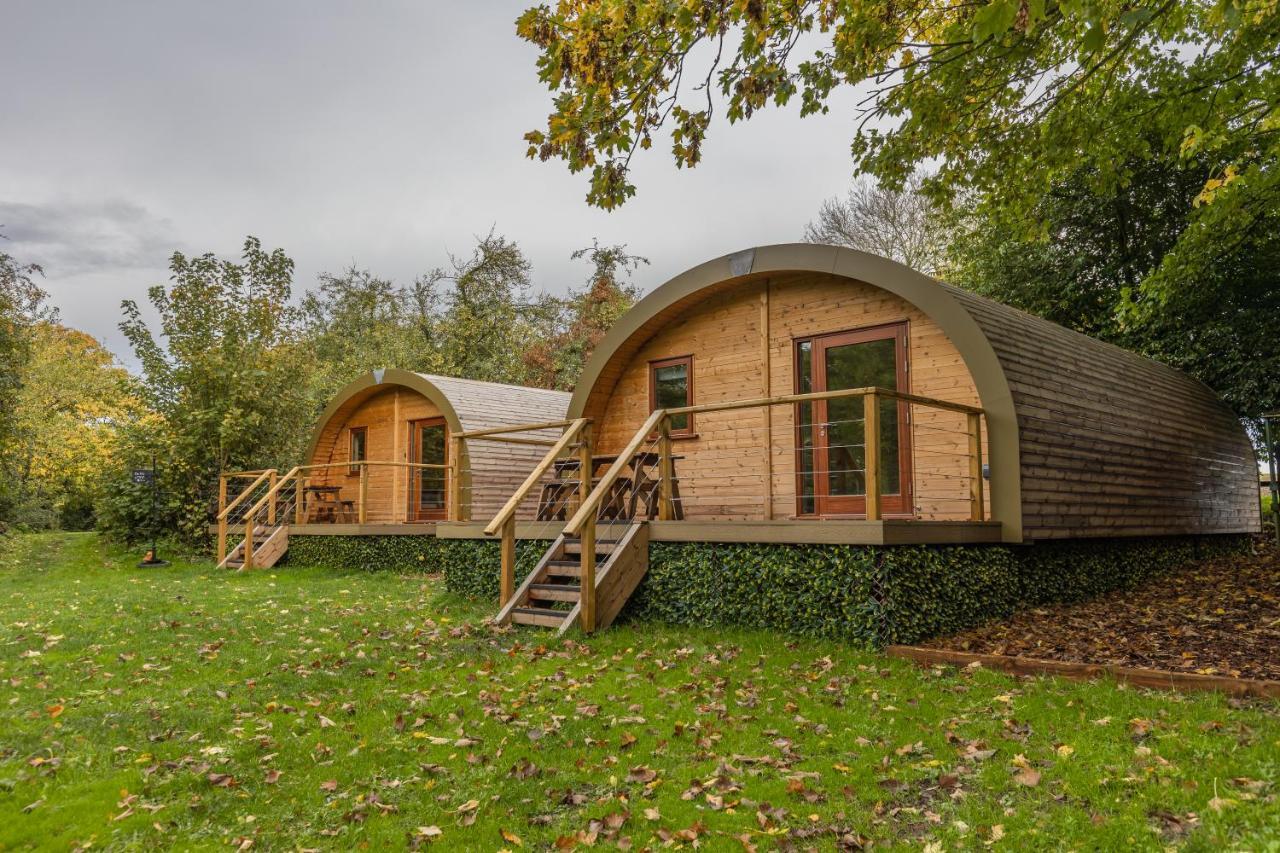 Cosy And Eco-Friendly Cabins Next To 16Th Century Pub Newmarket  Exterior foto