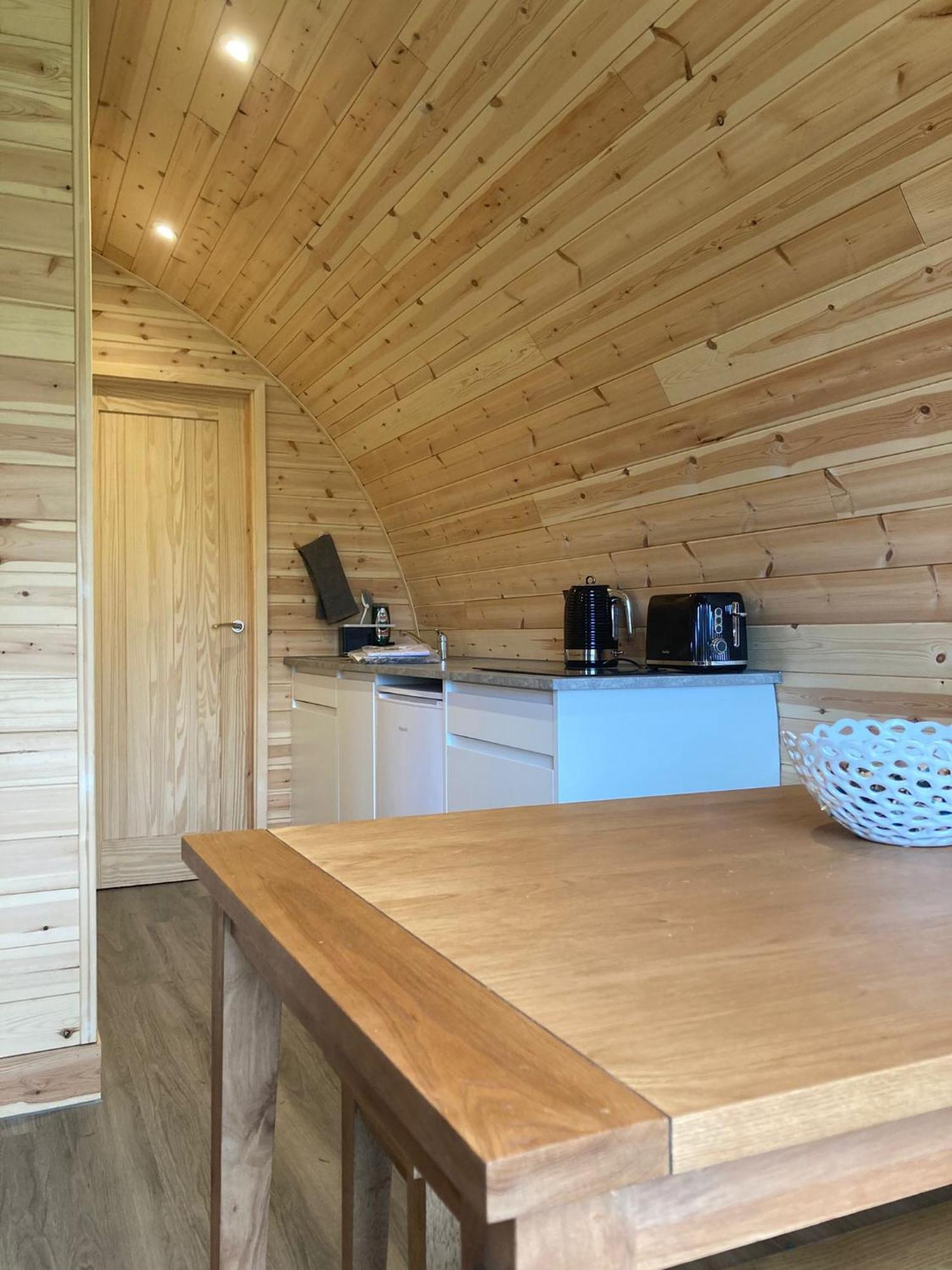 Cosy And Eco-Friendly Cabins Next To 16Th Century Pub Newmarket  Exterior foto